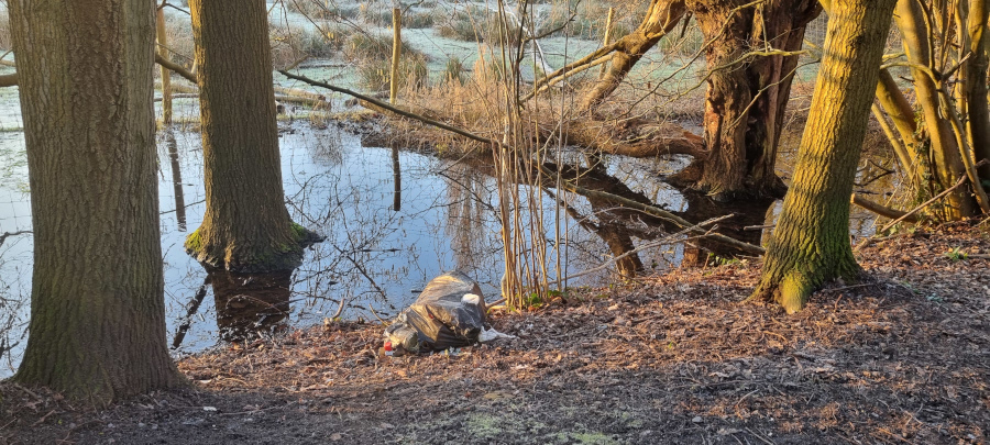 vuilniszakken in de Rozebroeken